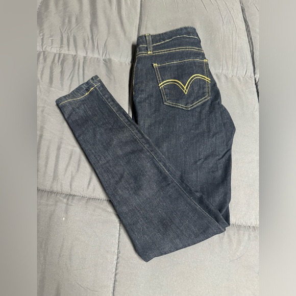 Like new Levi’s skinny jeans size 3S - Picture 5 of 14